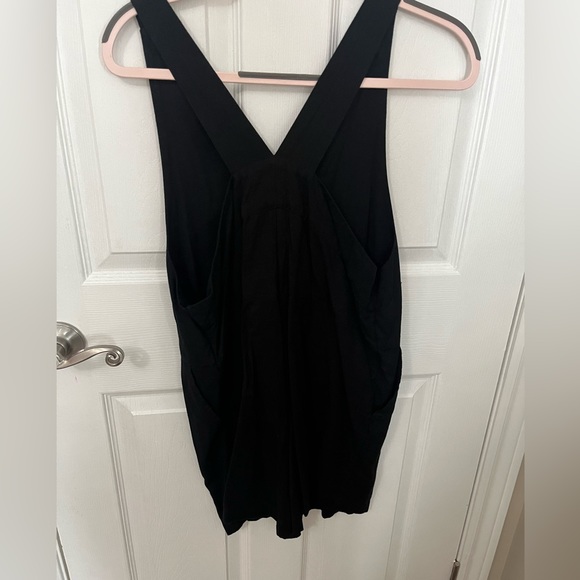 Black sleeveless romper - Picture 3 of 4